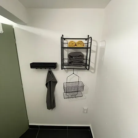 Varady's With Private Parking Apartment