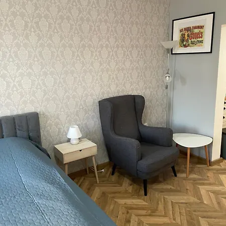 Apartment Varady's With Private Parking *