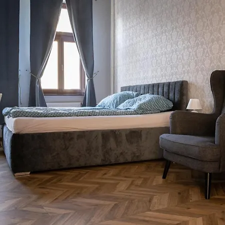 Varady's With Private Parking Apartment *