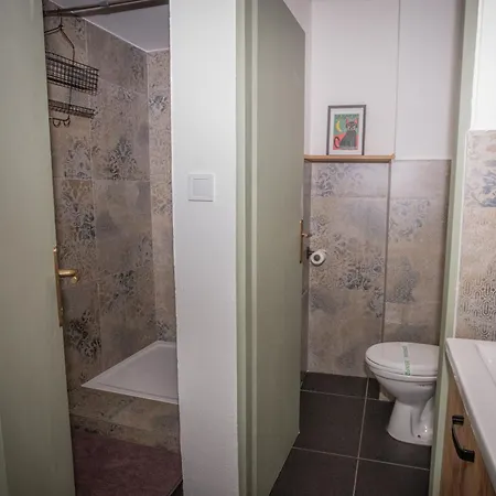 Varady's With Private Parking