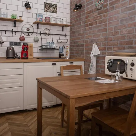 Varady's With Private Parking Apartment