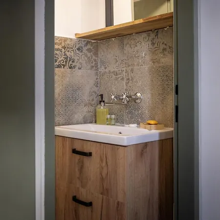 Varady's With Private Parking Διαμέρισμα