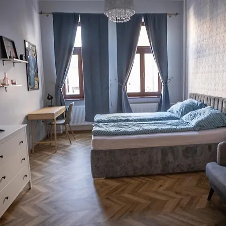 Varady's With Private Parking Διαμέρισμα