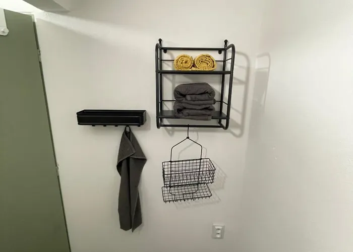 Varady's With Private Parking Apartment