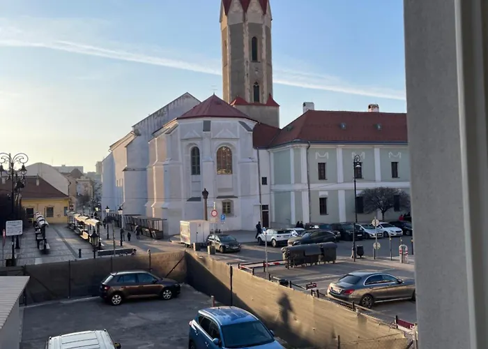 Apartment Varady's With Private Parking